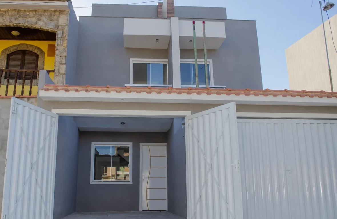Fachada com portões abertos do imóvel MATRIZ188, Santa Eugênia, Nova Iguaçu